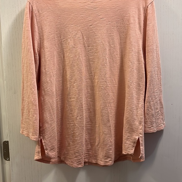 Chico’s “the ultimate tee” 3/4 sleeve soft pink/peach Size 2. 60%cotton 40%model - Picture 5 of 7